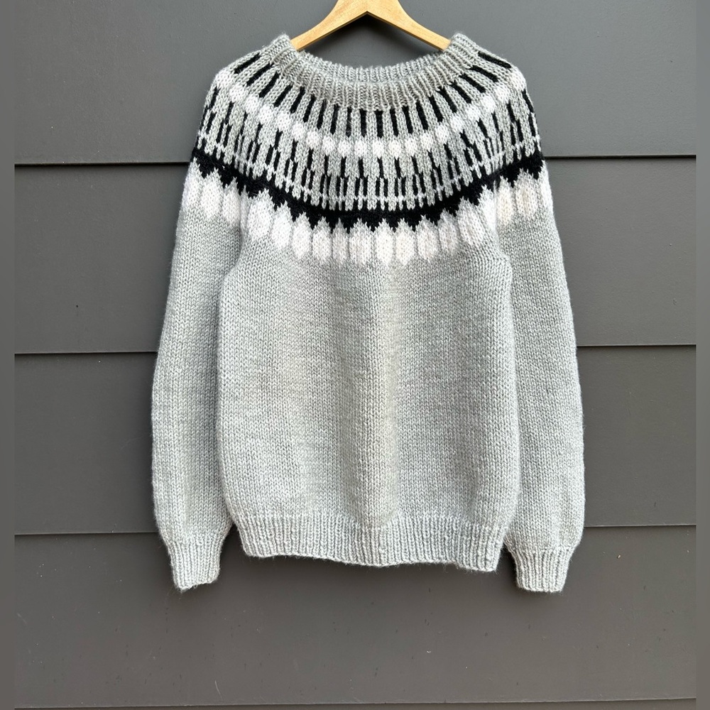 Vintage Grey/white Handknitted Sweater - fair Isle Yoke - oversized L